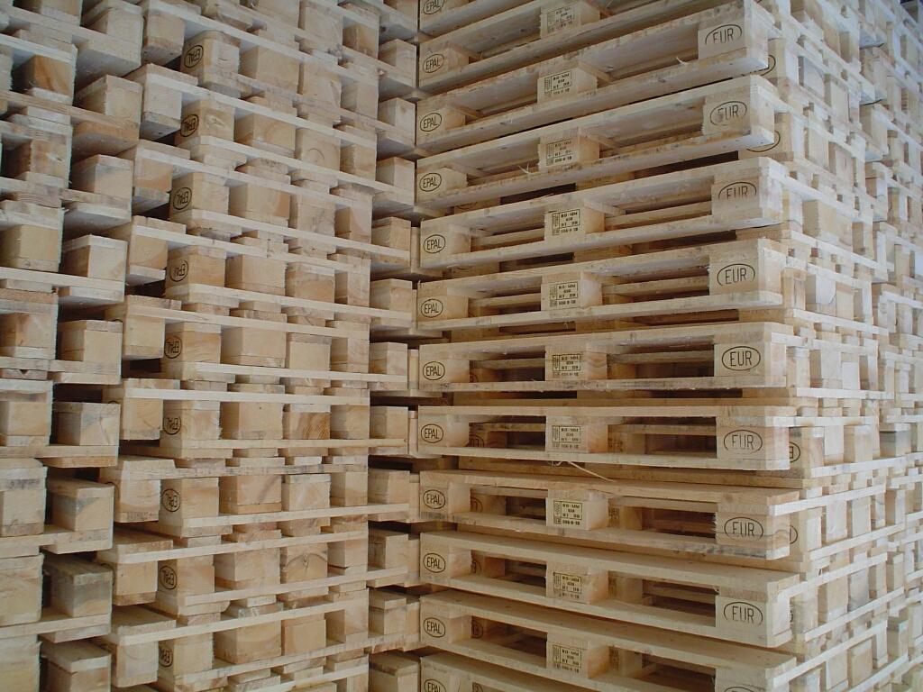 Choosing the right pallet can help you save money on your shipping costs.